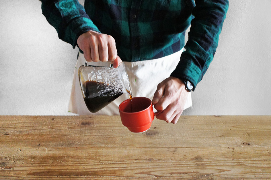 サーバーからコーヒーカップに移せば美味しいコーヒーの出来上がり